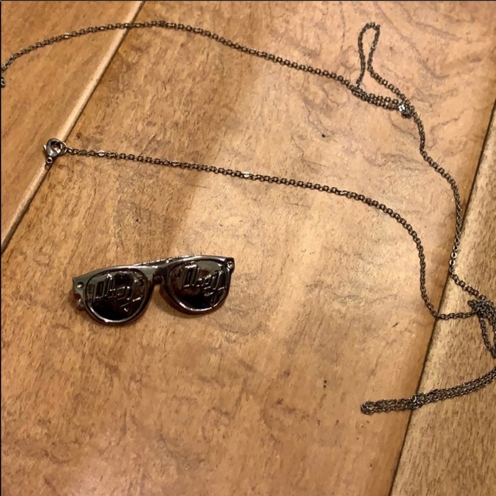 Obey Necklace Sunglasses Silver